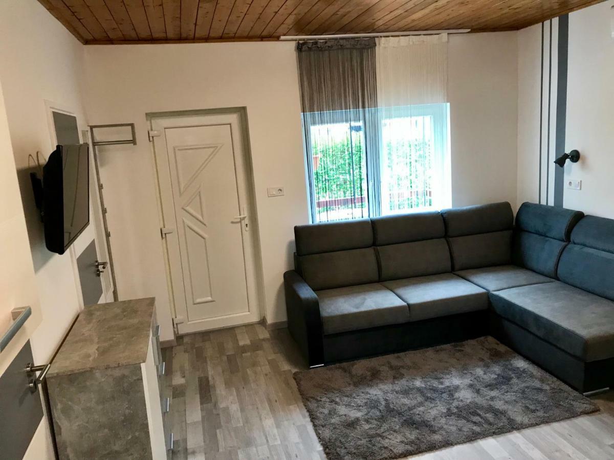 Mineral Apartman Smaragd Ньїредьгаза Екстер'єр фото